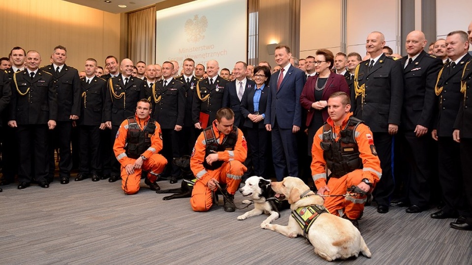 Spotkanie ze strażakami w siedzibie MSWiA. Źródło fot.: www.twitter.com/mswia_gov_pl