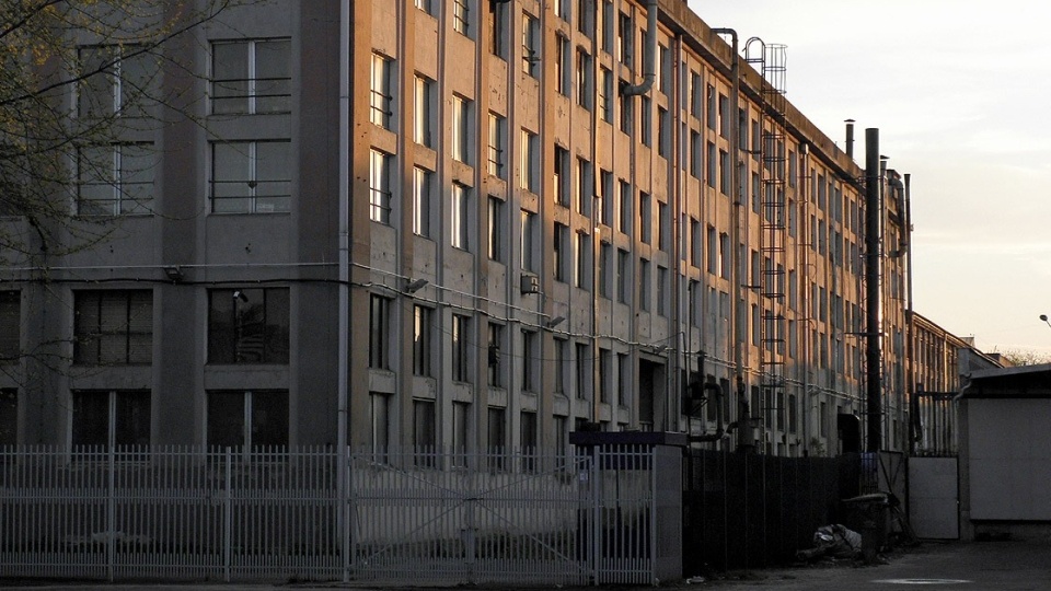 Od ponad trzech lat dawna siedziba "Łucznika" stoi pusta. Fot. pl.wikipedia.org/fotopolska.eu/Rafał T