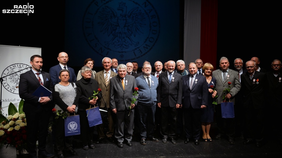 Byli opozycjoniści z czasów PRL otrzymali Krzyże Wolności i Solidarności. Fot. Łukasz Szełemej [Radio Szczecin]
