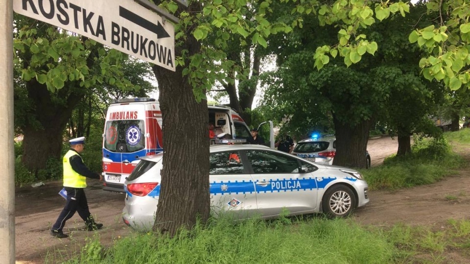 Policjanci ustalają okoliczności zdarzenia. Fot. Internauta