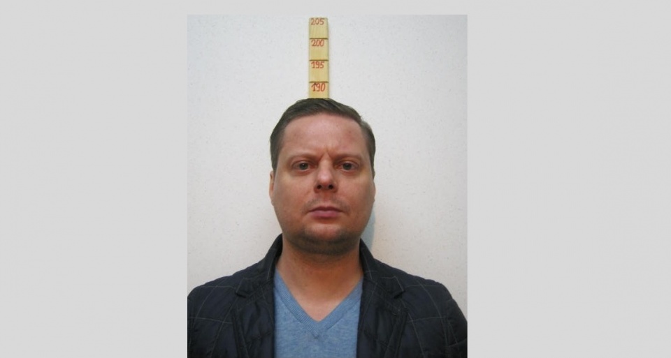 Piotr Ruzicki ma 42 lata, około 178 centymetrów wzrostu, sylwetkę krępą, a włosy - ciemny blond, proste i krótkie. Fot. www.policja.waw.pl