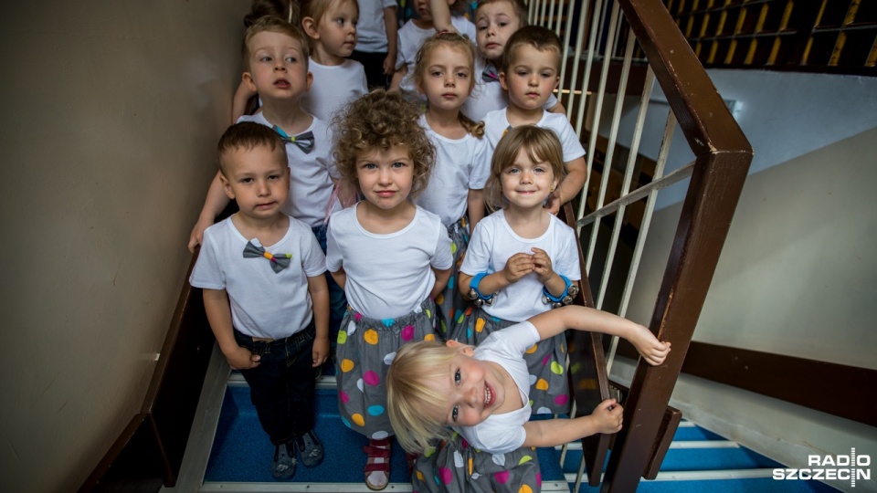 - Jesteśmy najlepsi na świecie, mamy piłki, nagrody, bawimy się w przedszkolu, wykonujemy zadania - relacjonował jeden z przedszkolaków. Fot. Weronika Łyczywek [Radio Szczecin]