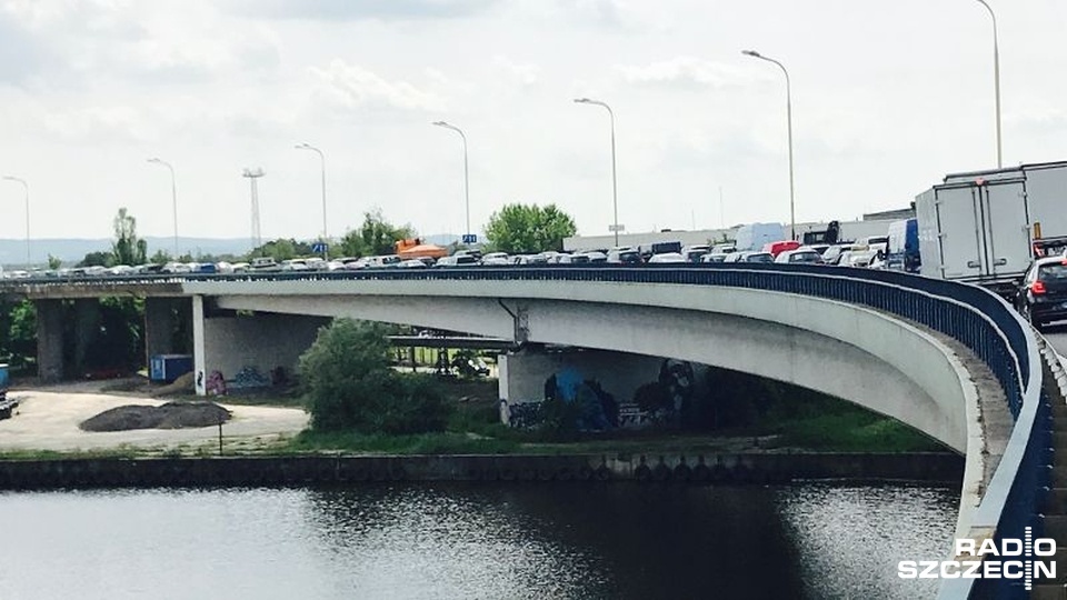 Gigantyczny korek w Szczecinie. Fot. Łukasz Szełemej [Radio Szczecin]