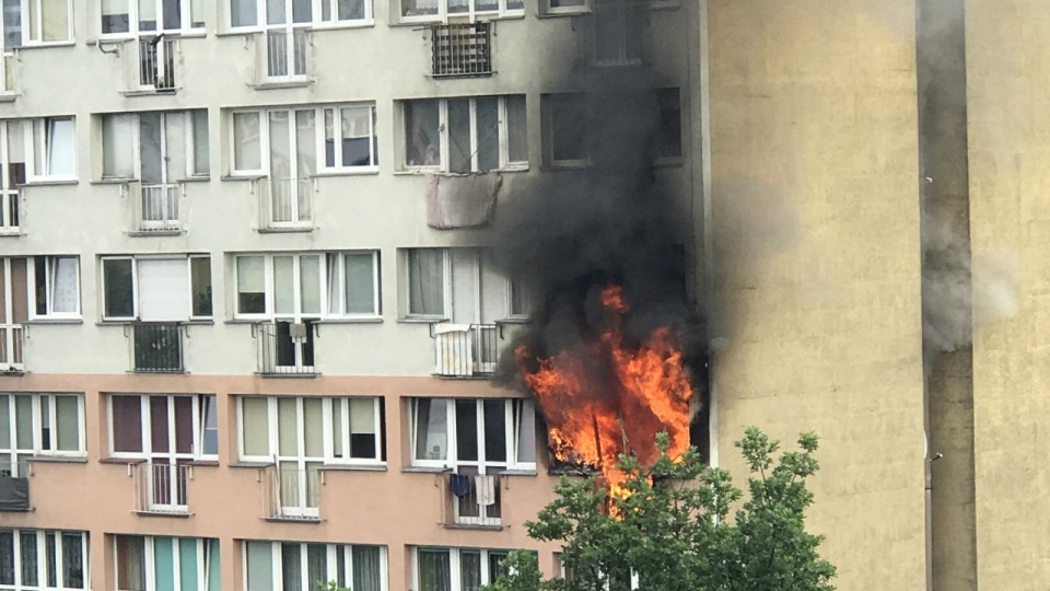 Pożar w wieżowcu przy ulicy Ofiar Oświęcimia. Fot. internauta Mateusz Nowicki