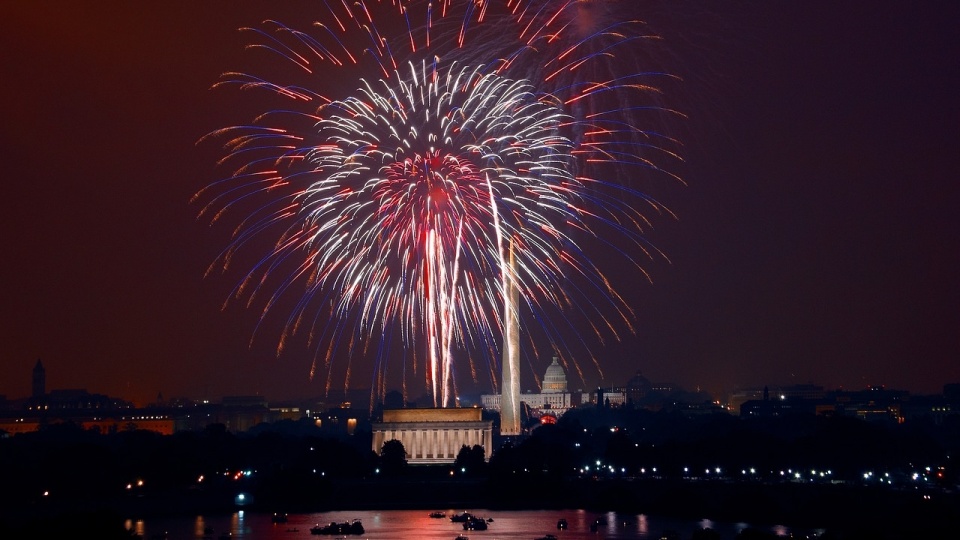 Finałem święta 4 lipca, czyli Dnia Niepodległości w USA, będą pokazy sztucznych ogni. Fot. www.pixabay.com/photo-825621 (domena publiczna)