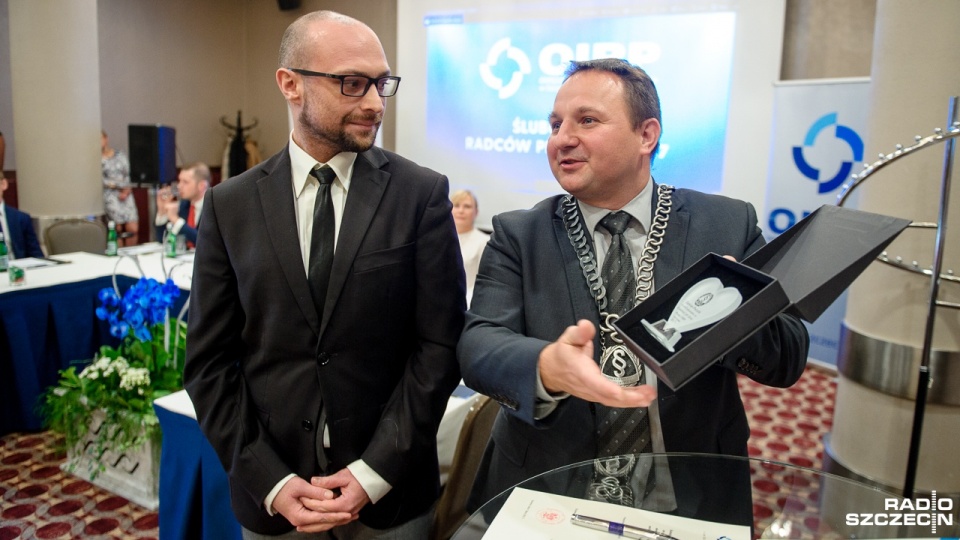 Blisko 50 aplikantów złożyło w piątek w Szczecinie ślubowanie na radców prawnych, rozpoczynając tym samym swoją karierę zawodową. Fot. Olaf Nowicki [Radio Szczecin]