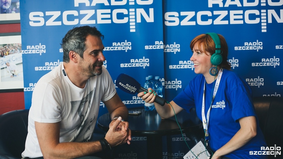 Karolina Jaskólska rozmawia z gwiazdami na festwialu w Międzyzdrojach. Tym razem z Pawłem Delągiem. Fot. Paulina Sawicka [Radio Szczecin]