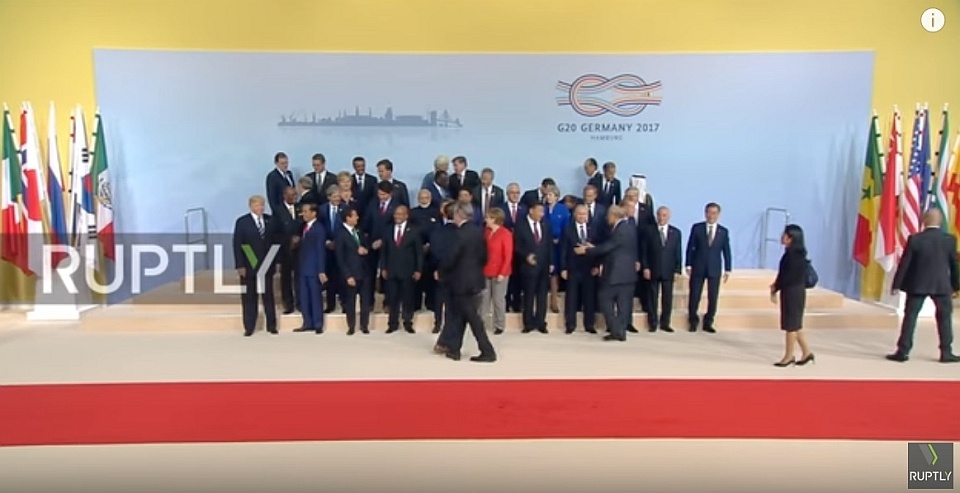 Ostateczną zgodę na przyjęcie dokumentu muszą wyrazić przywódcy największych gospodarek świata, którzy biorą udział w szczycie w Hamburgu. Fot. www.youtube.com/RuptlyTV