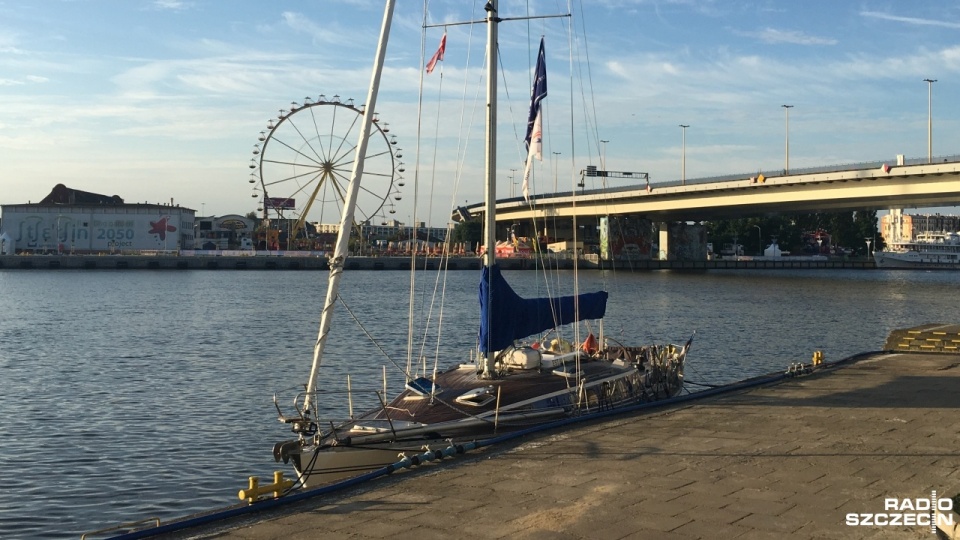 Pierwsi uczestnicy regat The Tall Ships Races są już w Szczecinie. To załoga estońskiego jachtu ST IV. Fot. Kamil Nieradka [Radio Szczecin]