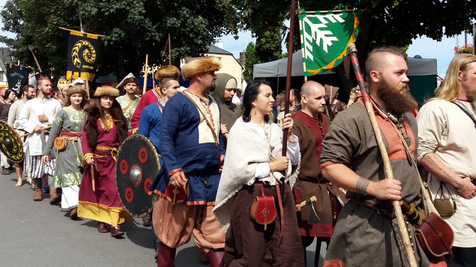 Będą walki wojów i pokazy rzemiosła. W Wolinie rozpoczął się 23. Festiwal Słowian i Wikingów. Hasło tegorocznej edycji to "Od szkutnika do chąśnika". Fot. Andrzej Ryfczyński [iswinoujscie.pl]