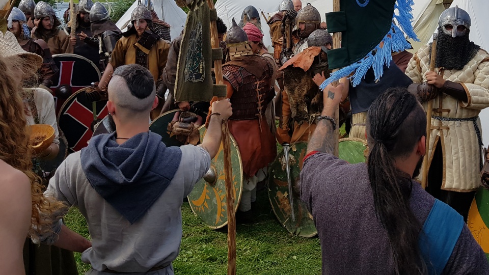 Będą walki wojów i pokazy rzemiosła. W Wolinie rozpoczął się 23. Festiwal Słowian i Wikingów. Hasło tegorocznej edycji to "Od szkutnika do chąśnika". Fot. Andrzej Ryfczyński [iswinoujscie.pl]