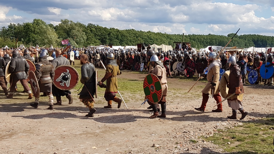 Będą walki wojów i pokazy rzemiosła. W Wolinie rozpoczął się 23. Festiwal Słowian i Wikingów. Hasło tegorocznej edycji to "Od szkutnika do chąśnika". Fot. Andrzej Ryfczyński [iswinoujscie.pl]
