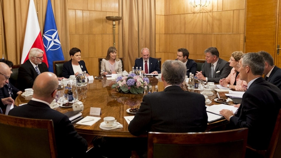 Spotkanie premier Beaty Szydło z sekretarzem generalnym NATO Jensem Stoltenbergiem. Fot. Fot. P. Tracz / KPRM, źródło: www.www.premier.gov.pl