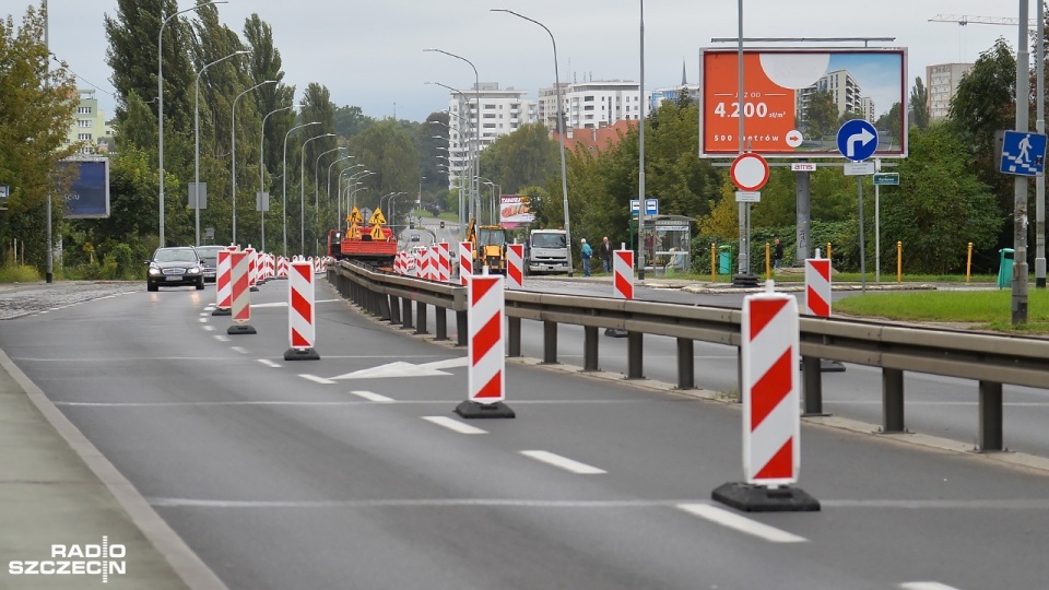 Zamkniętą ulicę Szczanieckiej można ominąć korzystać z objazdów. Fot. Łukasz Szełemej [Radio Szczecin]