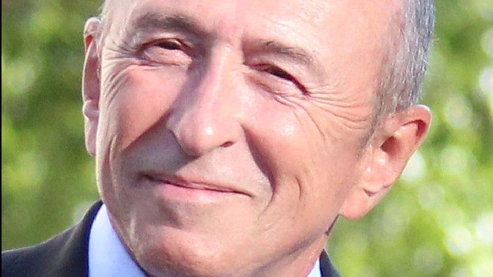 Minister spraw wewnętrznych Gerard Collomb zapowiedział skierowanie tam w najbliższych dniach 2 tys. ludzi, w tym żołnierzy Legii Cudzoziemskiej.