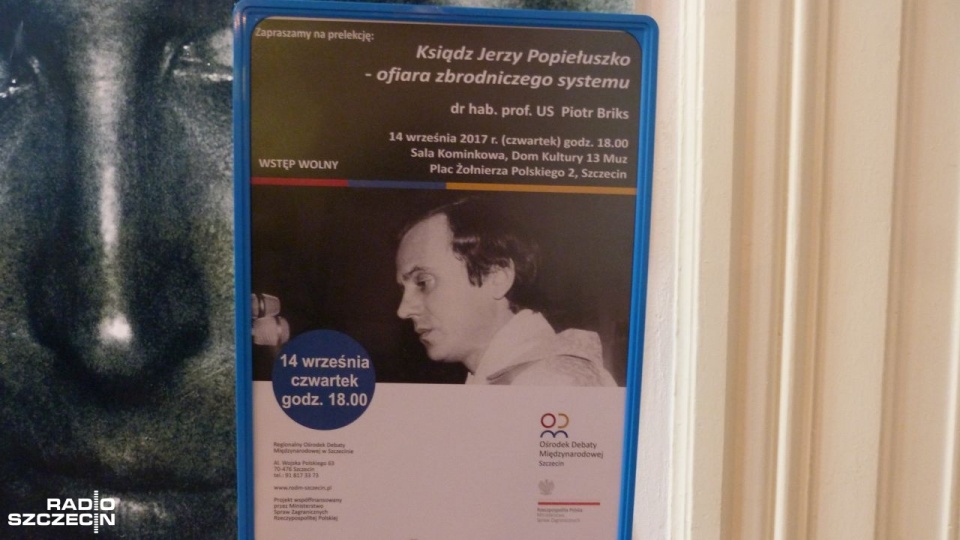 Wykład wygłosił prof. Piotr Briks z Uniwersytetu Szczecińskiego, a reporterka Radia Szczecin rozmawiała z uczestnikami spotkania. Fot. Martyna Pieńczykowska [Radio Szczecin]