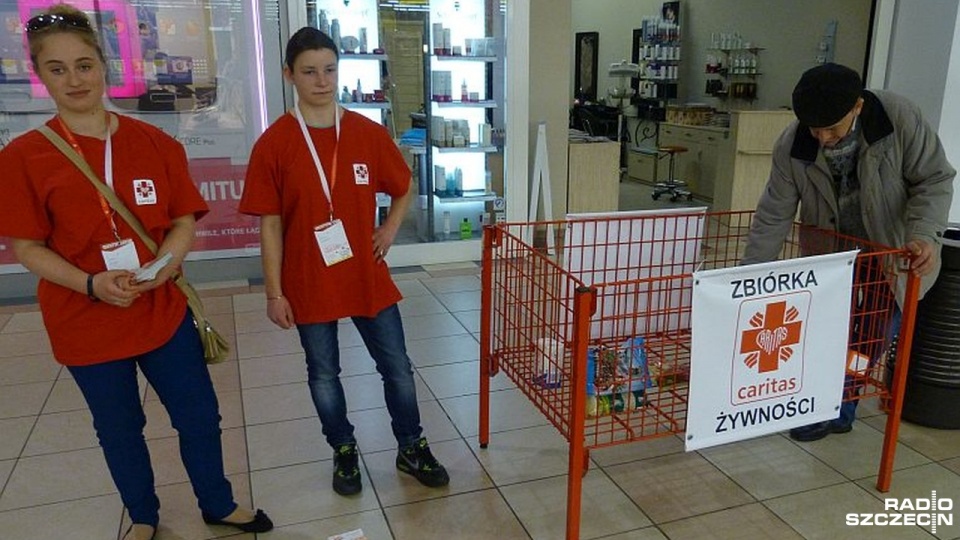 Wolontariusze Caritas będą zbierali żywność od klientów sklepów. Fot. Archiwum Radia Szczecin