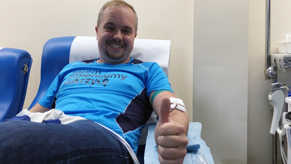 Szczecińscy biegacze oddają krew w Regionalnym Centrum Krwiodawstwa i Krwiolecznictwa w Szczecinie. Fot. Radosław Jaczmiński [Radio Szczecin]