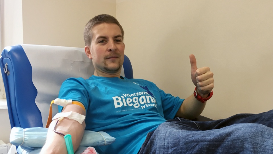 Szczecińscy biegacze oddają krew w Regionalnym Centrum Krwiodawstwa i Krwiolecznictwa w Szczecinie. Fot. Radosław Jaczmiński [Radio Szczecin]