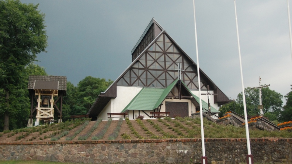 Sanktuarium Matki Bożej Nadodrzańskiej Królowej Pokoju w Siekierkach. Fot. http://diecezja.szczecin.pl/