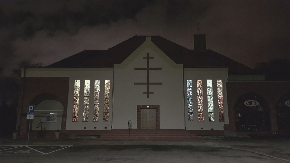 W ramach prac, oświetlone zostały również witraże w starej kaplicy znajdującej się przy Bramie Głównej. Fot. ZUK