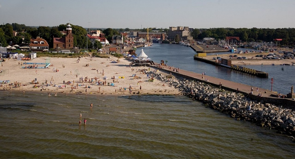 Fot. pl.wikipedia.org/wiki/Ustka/Michał Słupczewski - Fotografia Lotnicza www.fotografialotnicza.net
