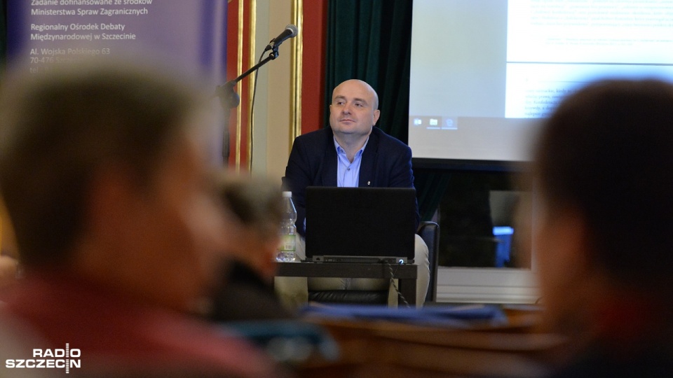 Paradoksem jest sytuacja, w której to funkcjonariusze PRL-u uczą demokracji, nauką powinien być fenomen Solidarności - mówił we wtorek podczas wykładu historyk i prezes Polskiego Radia Szczecin. Fot. Łukasz Szełemej [Radio Szczecin]