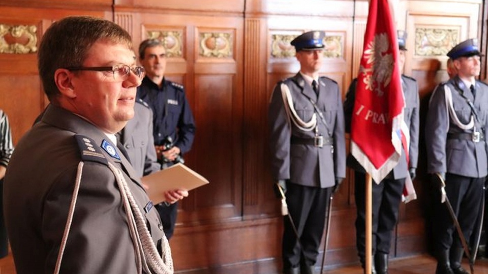 Ślubowanie nowo przyjętych policjantów oraz wręczenie medali, odznaczeń i aktów mianowania na wyższe stopnie dla wyróżnionych funkcjonariuszy. Fot. KWP Szczecin