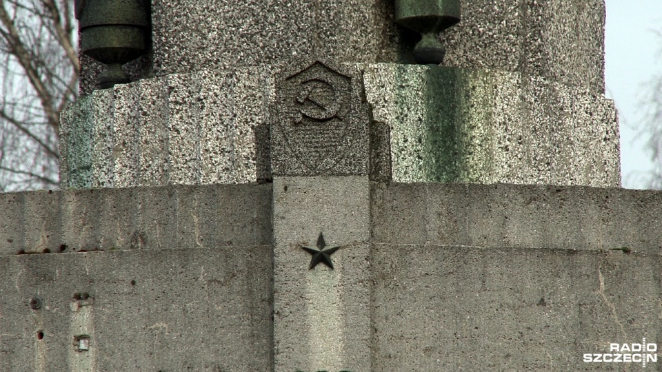Zaczęła się rozbiórka radzieckiego pomnika z centrum Stargardu. Fot. Maciej Papke [Radio Szczecin]