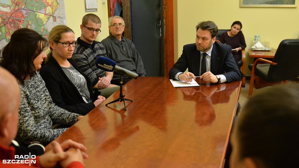 Jak mówią lokatorzy, od 3 lat czyli momentu, kiedy powstały te lokale deptak przestał być miejscem reprezentacyjnym; co wieczór natomiast jest dużo pijanych ludzi i bójki. Fot. Łukasz Szełemej [Radio Szczecin]