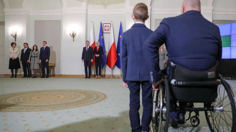 Prezydent uhonorował paraolimpijczyków i ich trenerów za wybitne osiągnięcia sportowe, promowanie Polski na arenie międzynarodowej oraz osiągnięcia w pracy szkoleniowej i trenerskiej. Fot. Jakub Szymczuk, KPRP