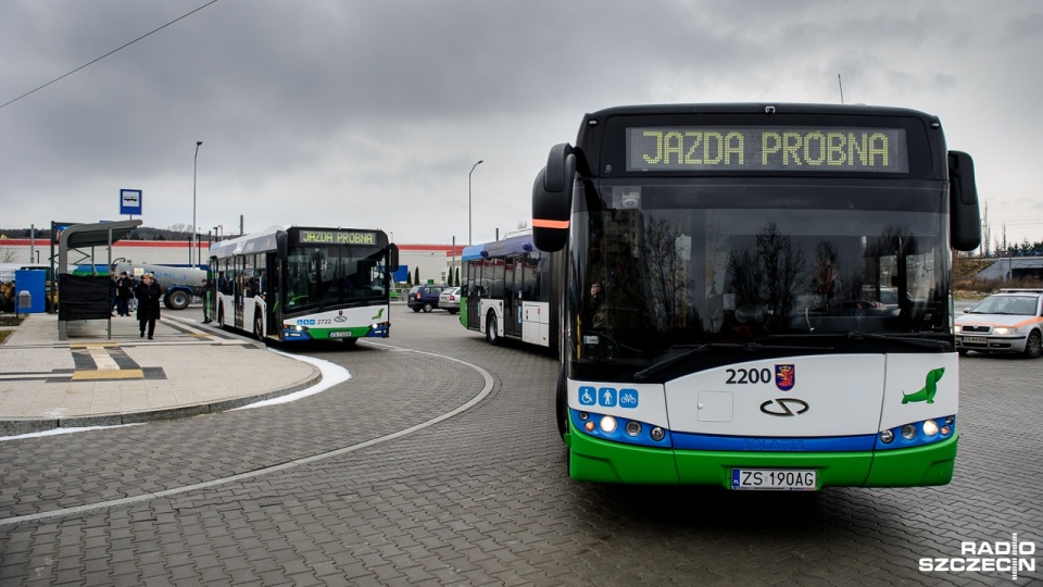 Pętla autobusowa przy ulicy Turkusowej w Szczecinie gotowa - rozpoczął się odbiór inwestycji, która kosztowała ponad 9,5 miliona złotych. Fot. Olaf Nowicki [Radio Szczecin]