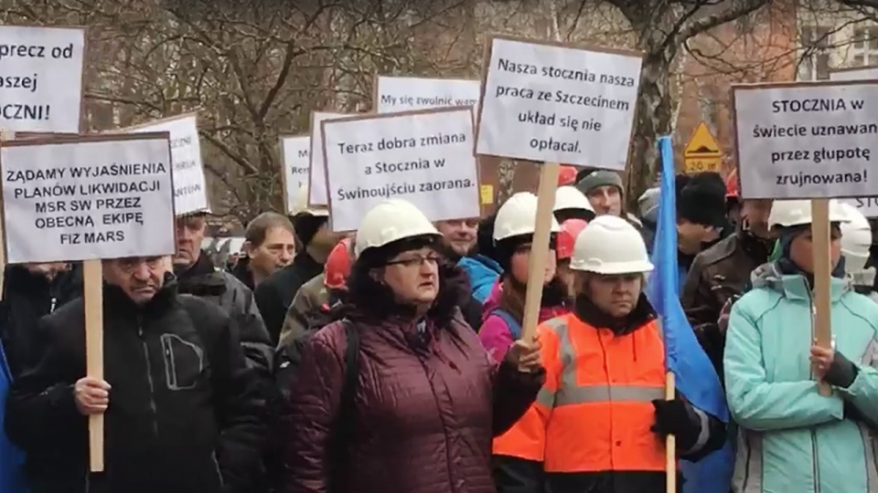 Protest stoczniowców w Świnoujściu. Fot. www.facebook.com/swinoujskieinfo