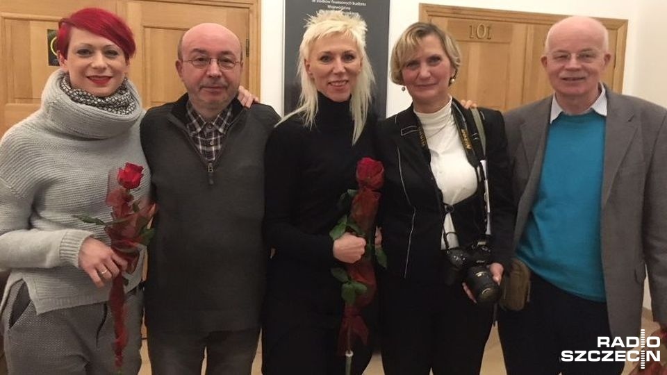 Twórcy filmu "Moja siostra" (od lewej): Bibianna Chimiak, Paweł Kulik, Eliza Holubowska, dr Teresa Andrzejewska i Michał Kulik. Fot. Małgorzata Frymus [Radio Szczecin]