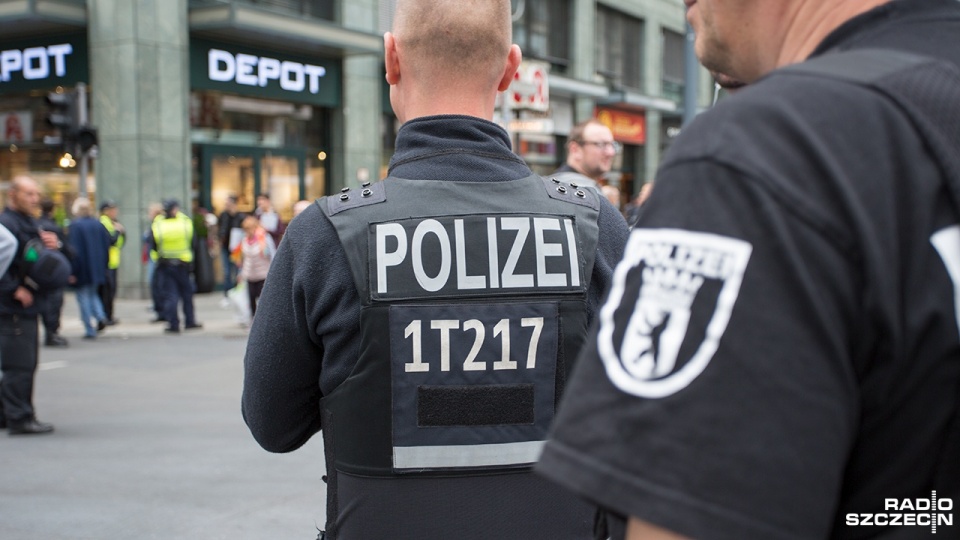 Dzięki szybkiej reakcji służb nie doszło do rozprzestrzeniania się pożaru. Wcześniej ten sam sprawca podłożył torbę wypełnioną łatwopalnymi substancjami w podziemiach centrali CDU, która została w porę zauważona. Fot. Maciej Papke [Radio Szczecin]