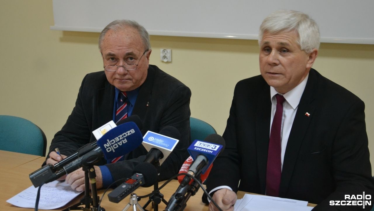 - Zostałem pomówiony - to reakcja radnego wojewódzkiego Henryka Carewicza na zarzuty polityków Platformy Obywatelskiej. W miniony piątek radny PO Marek Łącki w towarzystwie posła tej partii Marka Hoka oraz starosty kołobrzeskiego Tomasza Tamborskiego alarmował o wynikach kontroli przeprowadzonej w kołobrzeskim szpitalu.