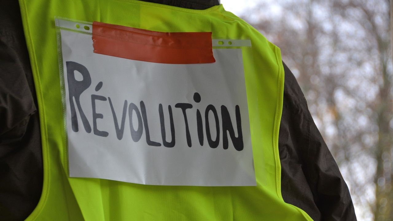 Chuligani chcą zdominować protesty żółtych kamizelek w Paryżu