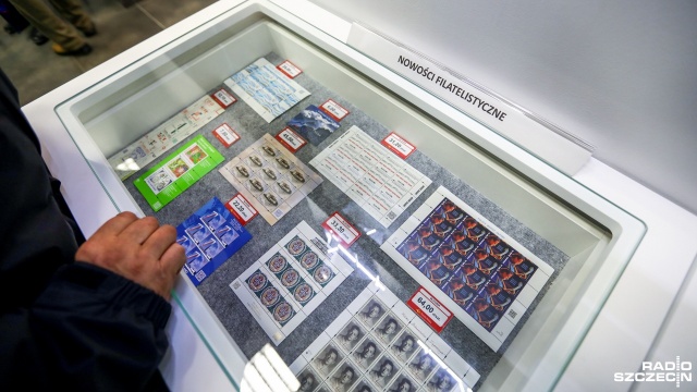 Otwarcie sklepu filatelistycznego Poczty Polskiej. Fot. Weronika Łyczywek [Radio Szczecin] Pierwszy pocztowy sklep dla filatelistów [WIDEO, ZDJĘCIA]
