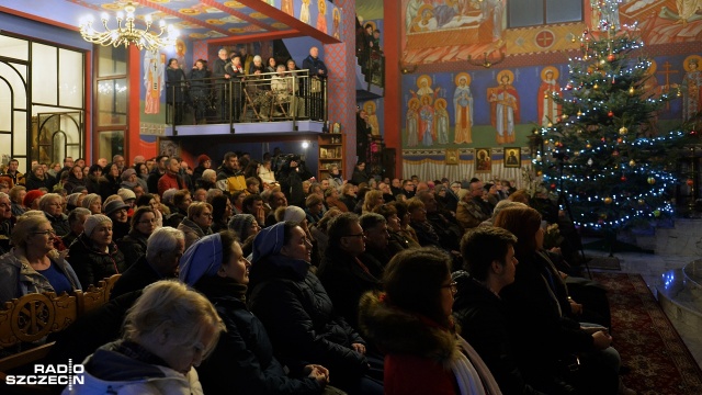 Ośmioosobowy Męski Zespół Wokalny "Ikos" wystąpił w cerkwi św. Mikołaja w Szczecinie. Fot. Łukasz Szełemej [Radio Szczecin] Odznaczona za zasługi dla Szczecina. Zespół Ikos zaśpiewał w cerkwi [WIDEO, ZDJĘCIA]