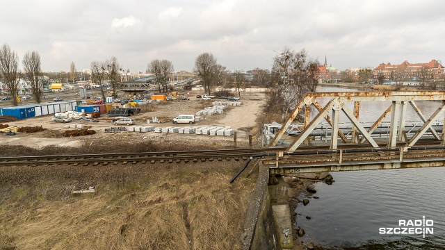 Na terenie dawnej "Baltony" przy ulicy Gdańskiej, inwestor z hiszpańskim kapitałem od 2014 roku zapowiada budowę trzech sześciopiętrowych biurowców oraz trzygwiazdkowego hotelu. Fot. Robert Stachnik [Radio Szczecin] Biurowce i hotel przy Gdańskiej wciąż tylko w planach [ZDJĘCIA]