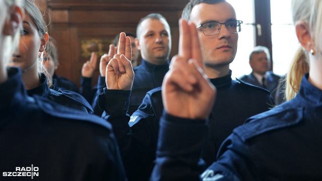 Fot. Łukasz Szełemej [Radio Szczecin] "To było marzenie od dziecka". Ślubowanie policji, teraz czas na szkolenie [WIDEO, ZDJĘCIA]