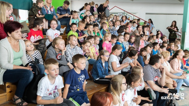 Prawie 40 dzieci bierze udział w tegorocznym Festiwalu Pieśni Żołnierskiej Rogatywka 2018. Fot. Robert Stachnik [Radio Szczecin] Dzieci śpiewają piosenki żołnierskie. "Konkurs sławi ojczyznę" [WIDEO, ZDJĘCIA]