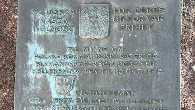 Od czasów II wojny światowej elementy wraku leżą przy jeziorze na farmie rodziny Helleren w okolicy Egersund. Szczątki Halifaxa znajdują się przy ścianie skalnej w którą uderzył a wiele z nich spoczywa pod wodą. Fot. Dariusz Markiewicz Walka o powrót Cichociemnych i wydobycie wraku Halifaxa [ZDJĘCIA]