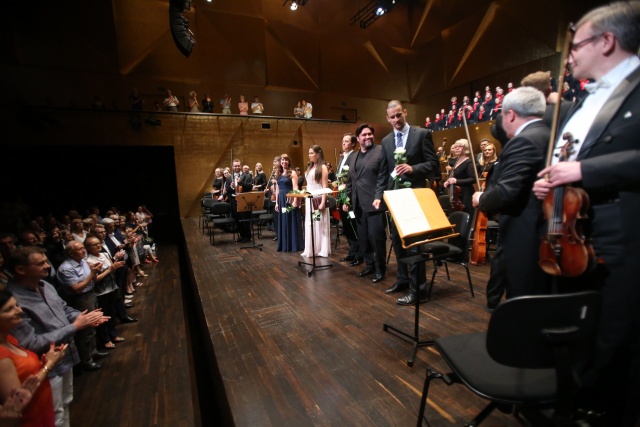 Muzycy filharmonii imienia Mieczysława Karłowicza w Szczecinie na zakończenie sezonu 2017/2018 wykonali jedno z najpopularniejszych dzieł muzyki symfonicznej. Fot. Materiały Filharmonii Owacja na stojąco. Filharmonia "zatoczyła koło" [ZDJĘCIA]