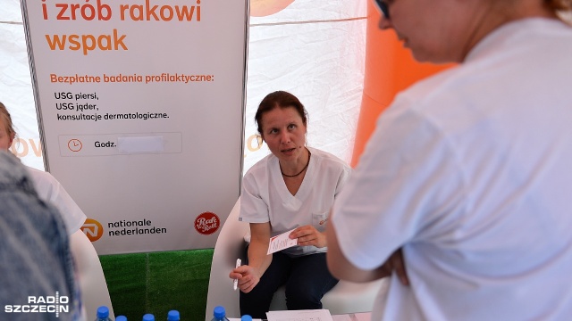 Nie obowiązują zapisy, wystarczy przyjść, a wszystkie badania są bezpłatne. Fot. Łukasz Szełemej [Radio Szczecin] Medbus w Szczecinie, zbadaj się bezpłatnie [ZDJĘCIA]