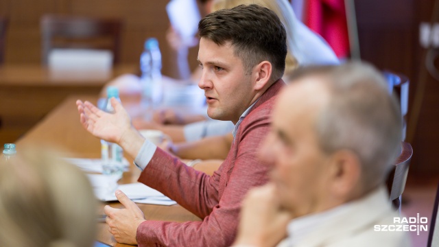 Fot. Robert Stachnik [Radio Szczecin] Radny przez lata nie zwracał książek do bibliotek. Ma rekordowe zadłużenie [ZDJĘCIA]