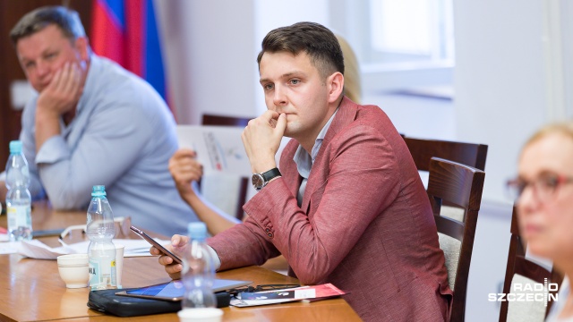 Fot. Robert Stachnik [Radio Szczecin] Radny przez lata nie zwracał książek do bibliotek. Ma rekordowe zadłużenie [ZDJĘCIA]