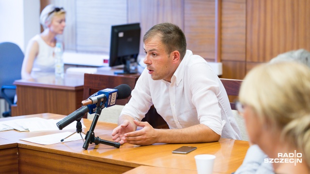 Fot. Robert Stachnik [Radio Szczecin] Radny przez lata nie zwracał książek do bibliotek. Ma rekordowe zadłużenie [ZDJĘCIA]