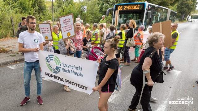 Fot. Robert Stachnik [Radio Szczecin] Protestowali, blokując ulicę Granitową [ZDJĘCIA]