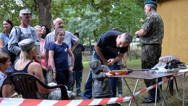 W trakcie pikniku swoje historyczne stroje prezentowali członkowie Stowarzyszenia SRH Monte Cassino. Fot. Łukasz Szełemej [Radio Szczecin] ''Historia jest wśród nas'' - piknik w Gryfinie [ZDJĘCIA]